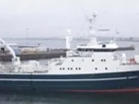 Tàu kéo lưới để bán