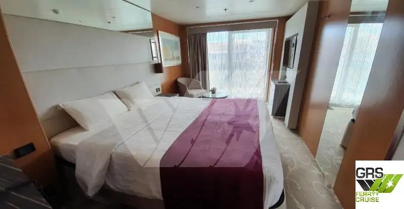 Tàu du lịch để bán