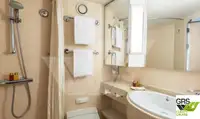 Tàu du lịch để bán