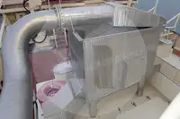 Tàu chở cá sống để bán