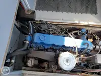Tàu chế biến cá để bán
