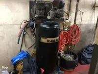 Tàu kéo lưới để bán