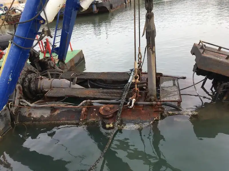 Tàu nạo vét để bán