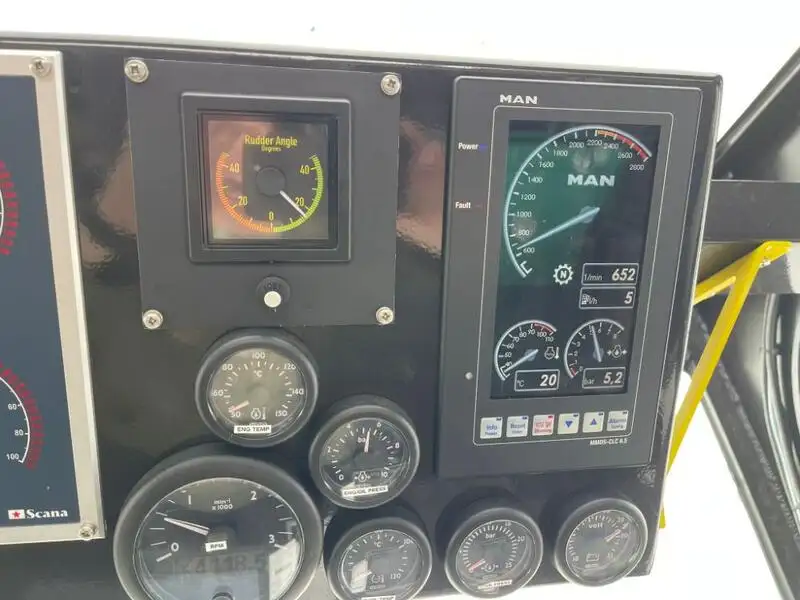 Tàu container để bán