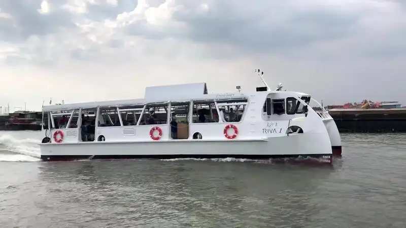 Tàu hai thân để bán