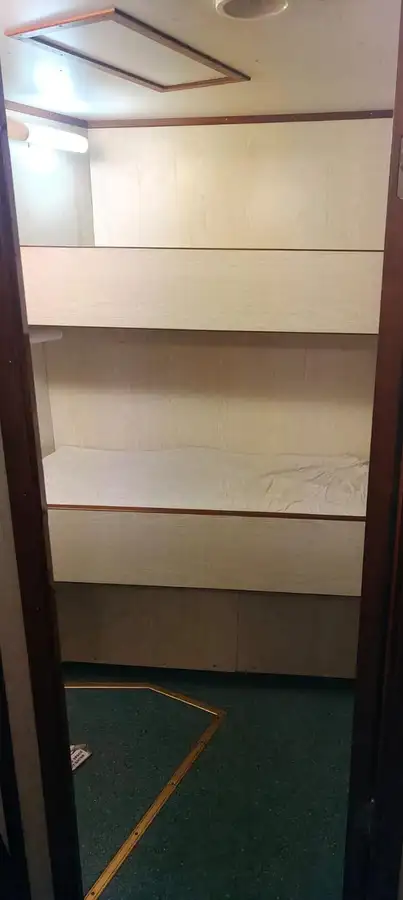 Tàu cung cấp để bán