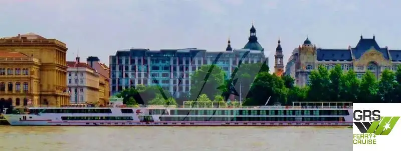 Tàu du lịch để bán