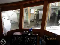 Tàu kéo lưới để bán