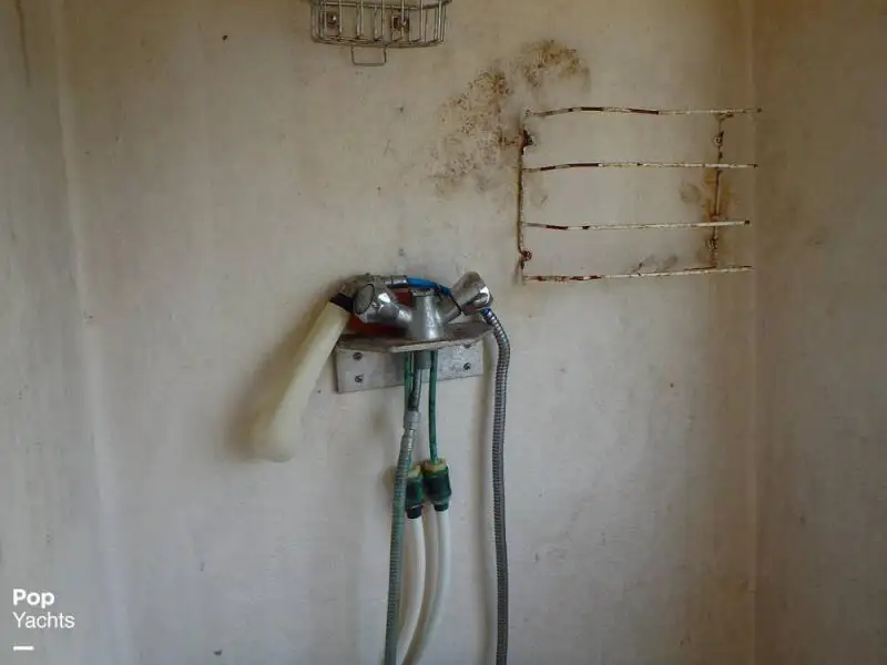 Tàu kéo lưới để bán