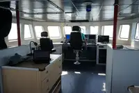 Tàu chở thủy thủ đoàn để bán