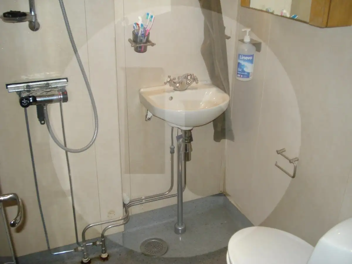 Tàu kéo lưới để bán
