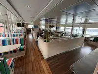 Tàu chở khách để bán