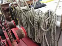 Tàu kéo lưới để bán