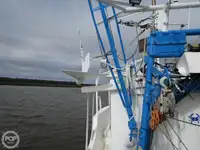 Tàu kéo lưới để bán