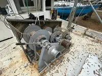 Tàu kéo lưới để bán
