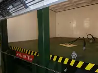 Tàu container để bán