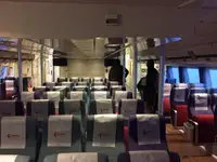 Tàu du lịch để bán