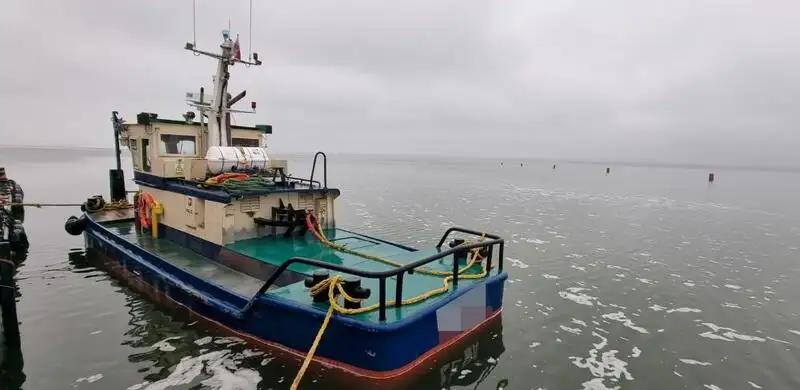 Tàu kéo để bán