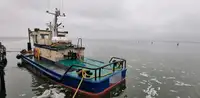 Tàu kéo để bán