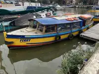 Tàu phà để bán