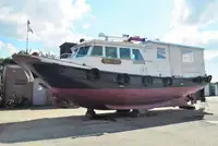 Tàu du lịch để bán
