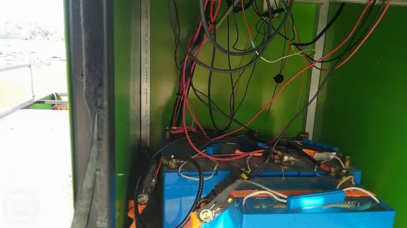 Tàu container để bán