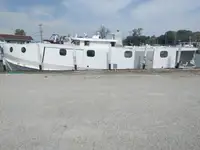 Tàu kéo để bán
