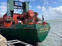 Tàu nạo vét để bán