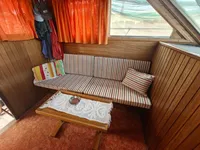 Tàu làm việc để bán