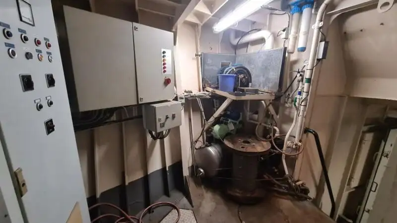 Tàu cung cấp để bán