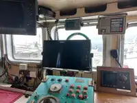 Tàu kéo lưới để bán