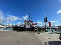 Tàu kéo để bán