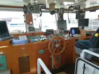 Tàu khảo sát để bán