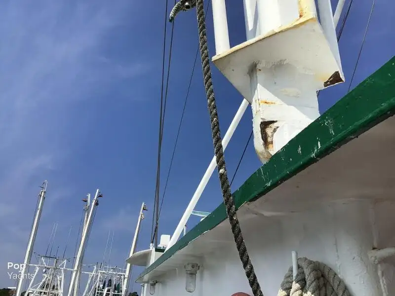 Tàu kéo lưới để bán