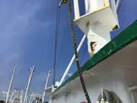 Tàu kéo lưới để bán