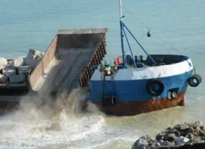 Tàu nạo vét để bán