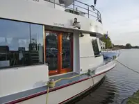 Tàu du lịch để bán