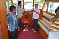 Tàu chở thủy thủ đoàn để bán