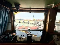 Tàu chở thủy thủ đoàn để bán