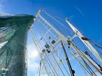 Tàu kéo lưới để bán