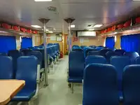 Tàu chở thủy thủ đoàn để bán