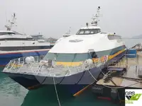 Tàu du lịch để bán