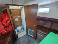 Tàu làm việc để bán