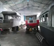 Tàu làm việc để bán