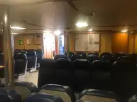 Tàu chở thủy thủ đoàn để bán