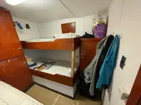 Tàu container để bán