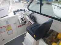 Tàu kéo lưới để bán