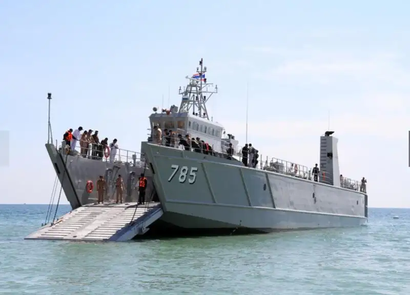 Tàu Ro-Ro để bán