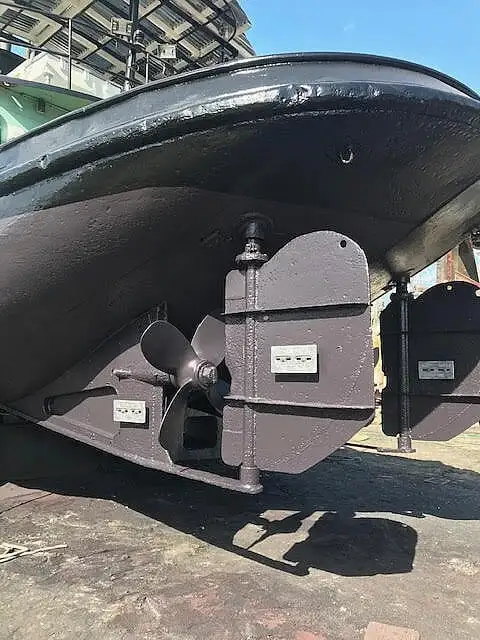 Tàu kéo để bán
