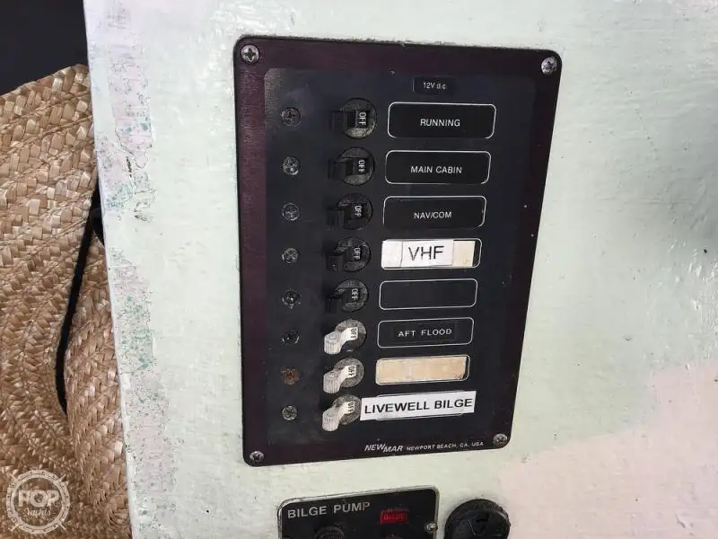 Tàu kéo lưới để bán